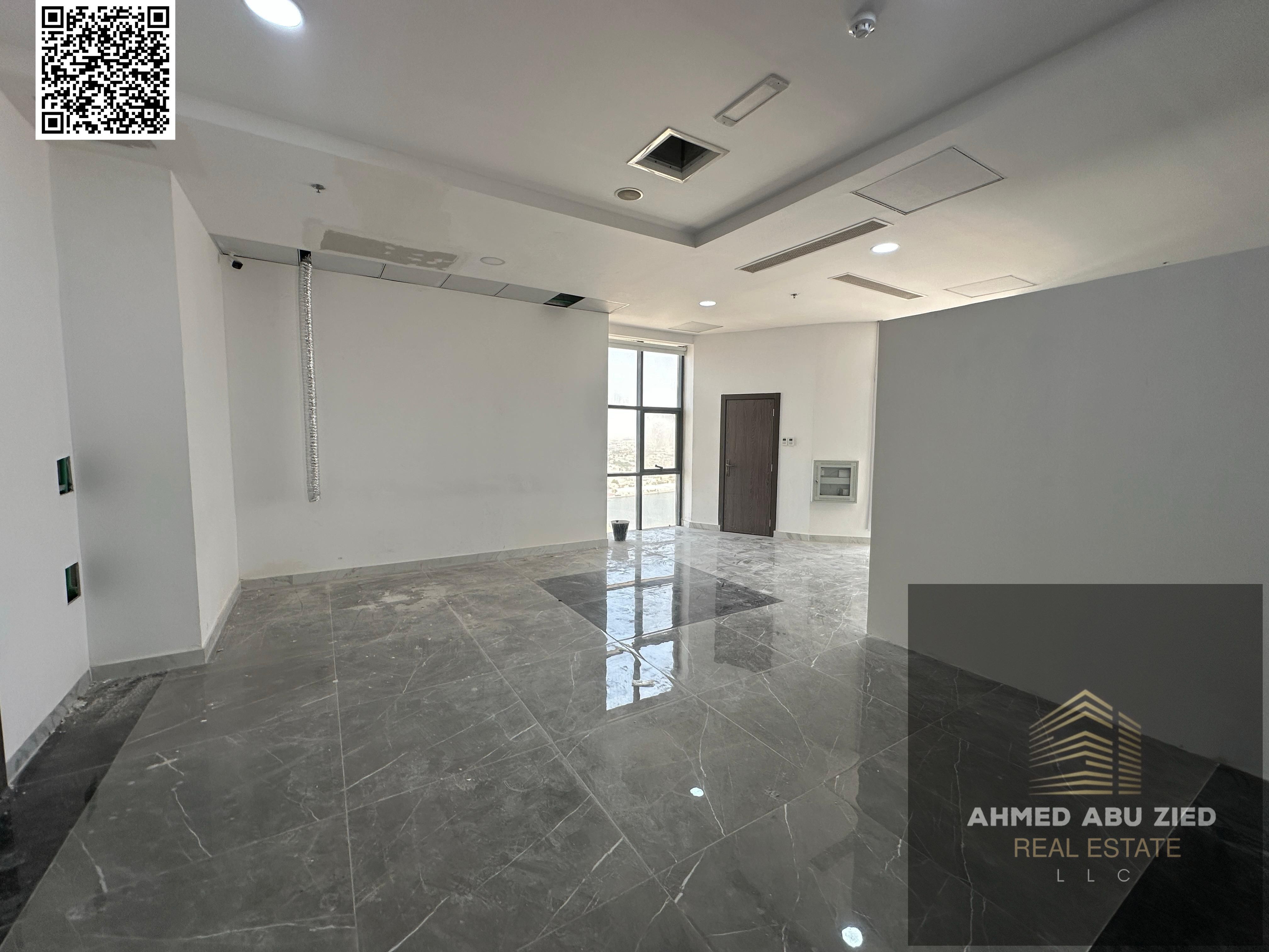 The largest and most spacious office in Ajman with one month free. Approximately 5000 square meters with 3 bathrooms. The best price in Ajman. Suitabl