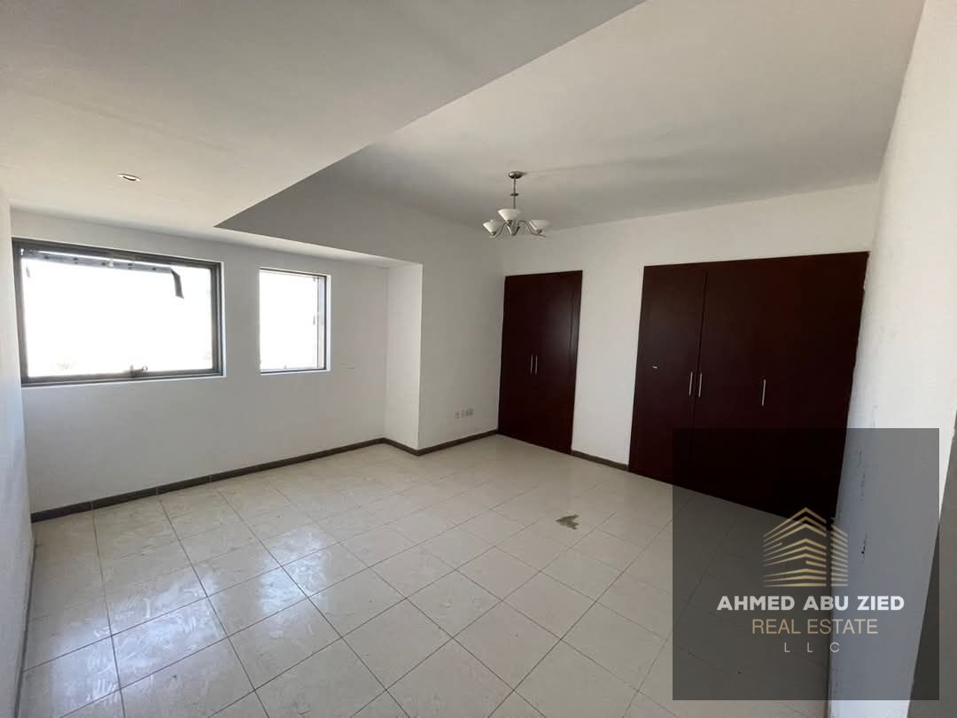 Three-Bedroom Apartment with Living Room for Annual Rent – Ajman, Al Nuaimiya 3 Spacious apartment suitable for families, located in a vibrant area c
