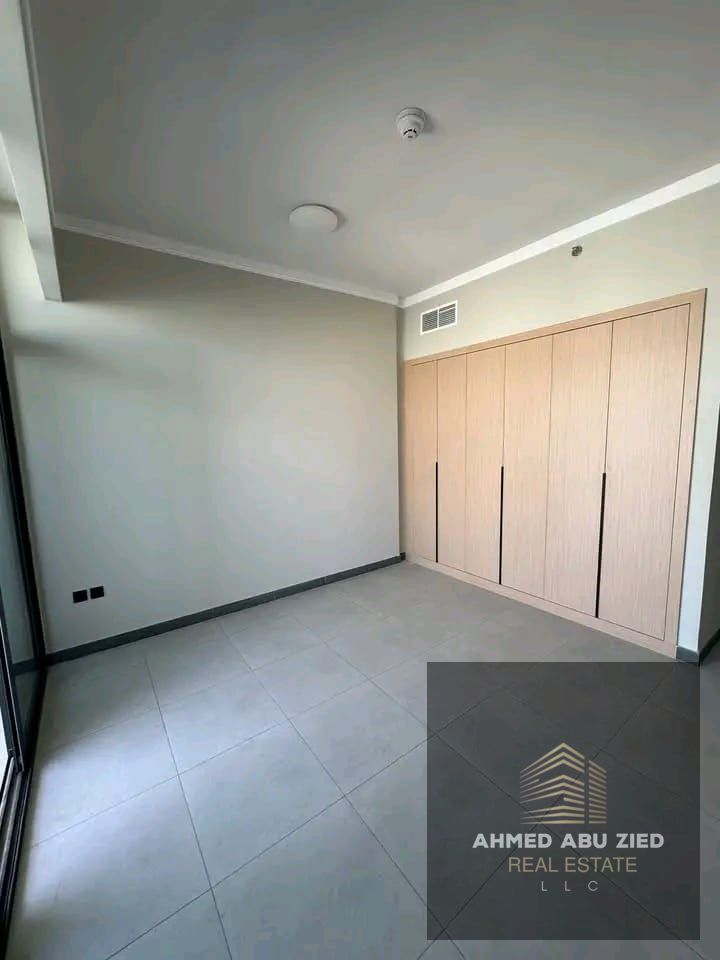 Luxury Apartment for Annual Rent – Ajman, Al Jurf 2 A prime opportunity to live in one of Ajman's most elegant areas. This spacious, modern apartment