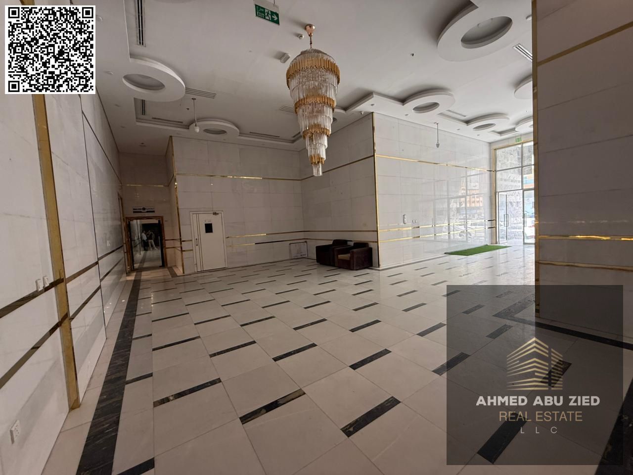 Three-bedroom apartment with living room, gym, pool, 1-month free, second occupant, built-in wardrobes, 2 master bedrooms, open view, luxury modern fi