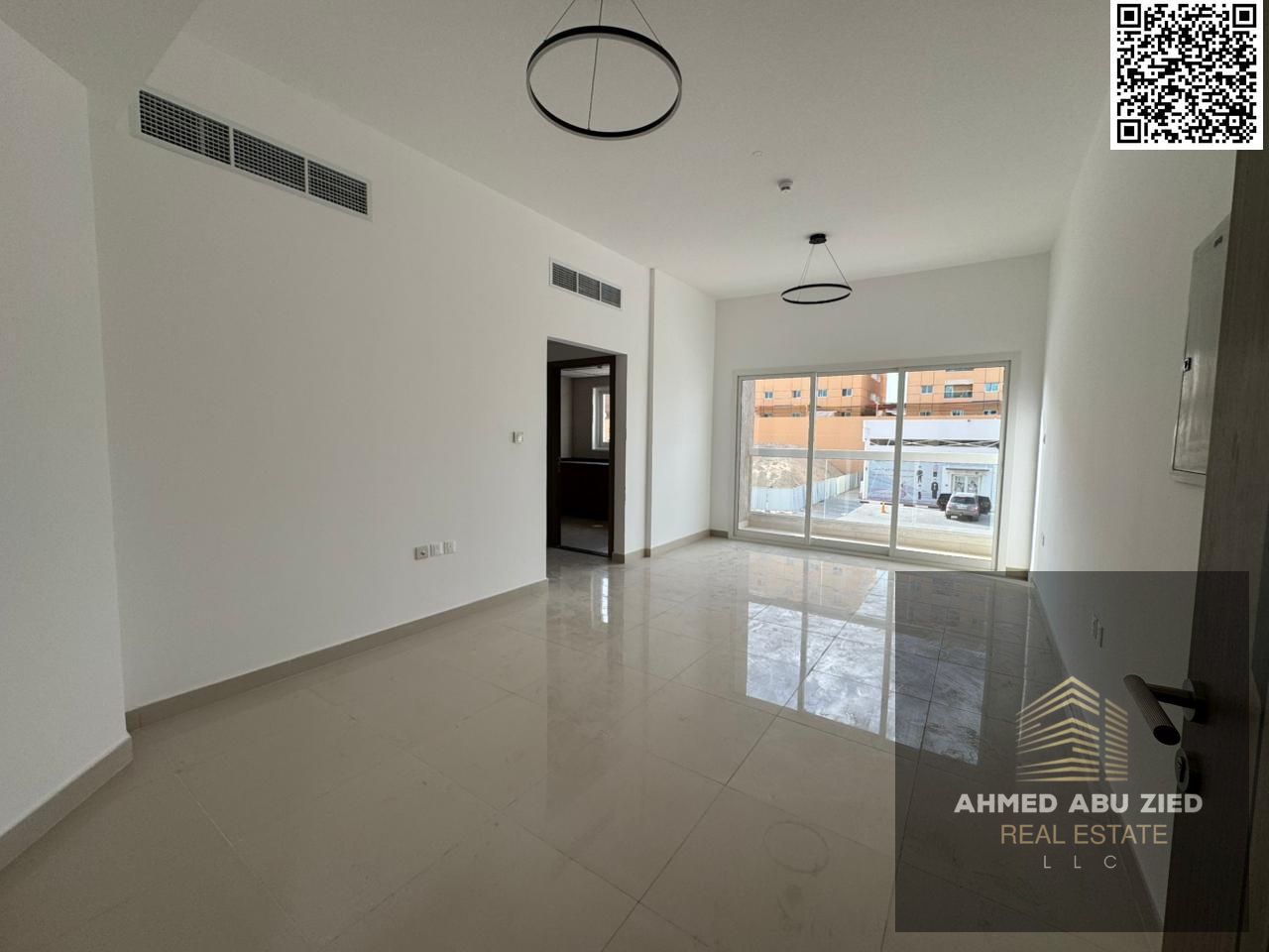 The most luxurious and elegant master bedroom, first occupancy, large living room, spacious kitchen, balcony with open view, 2 bathrooms, central air