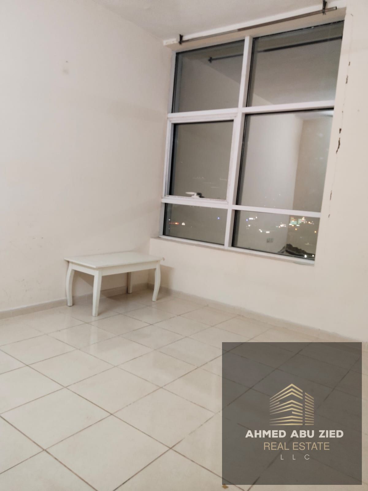 Upscale and luxurious two-bedroom apartment with a large living room, very spacious kitchen, two bathrooms, central air conditioning, parking, and fle