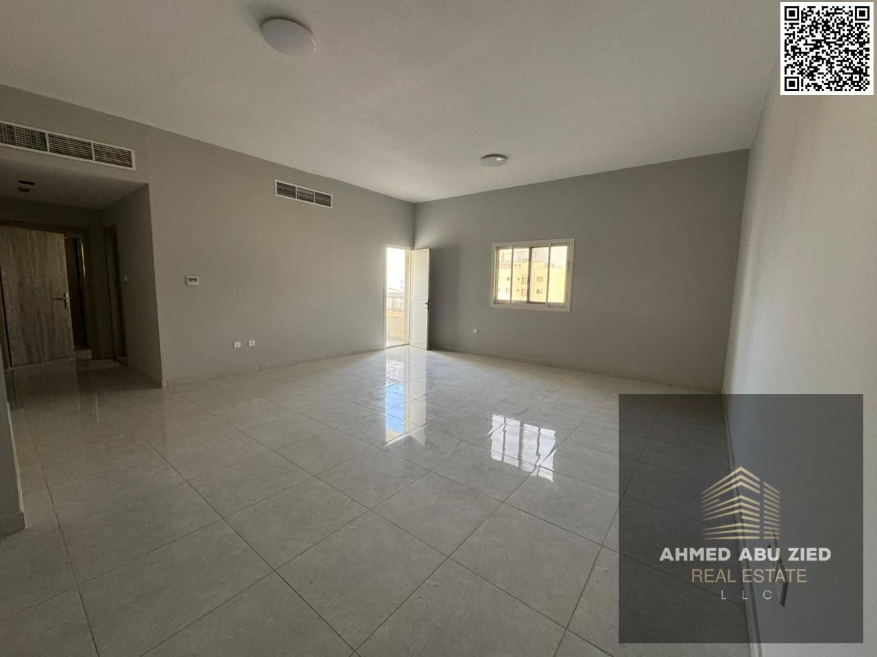 Luxurious and elegant two-bedroom apartment, first occupancy, large living room, spacious kitchen, balcony with open view, three bathrooms, built-in w