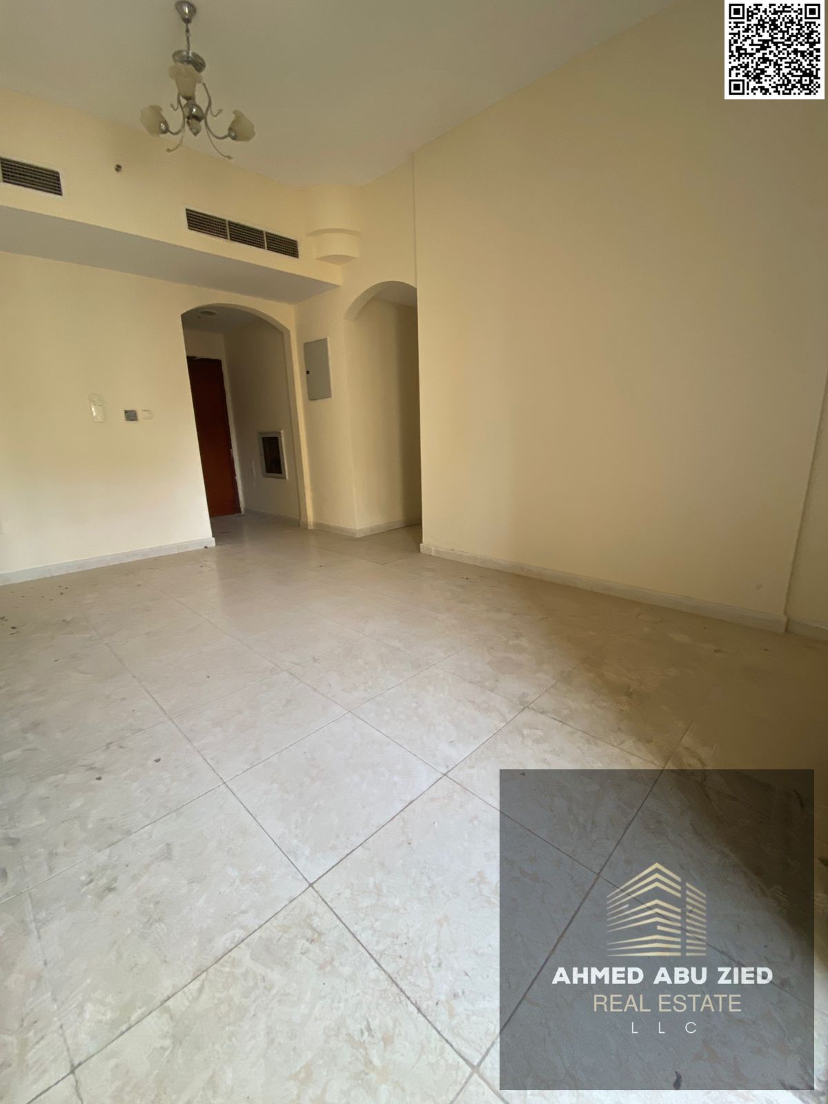 Luxurious and elegant master bedrooms, a large living room, a spacious kitchen, two bathrooms, a balcony with an open view, central air conditioning,