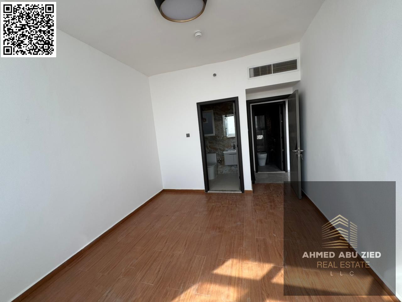 Luxurious and elegant bedroom and very large living room, spacious and modern kitchen, distinctive bathroom, central air conditioning, payment facili