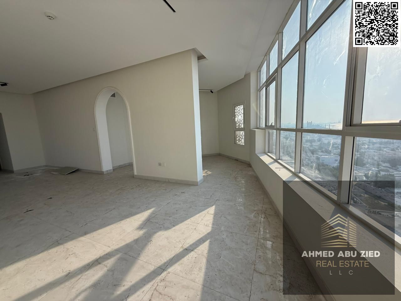 Upscale and luxurious 3-bedroom apartment with a large living room, spacious kitchen, 2 balconies with open views, built-in wardrobes, free parking, l