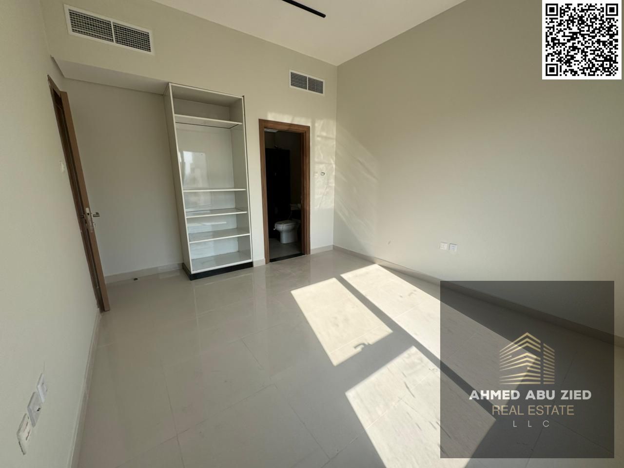 Upscale and luxurious 2-bedroom apartment with a large living room, spacious kitchen, built-in wardrobes, balcony, open view, central air conditioning