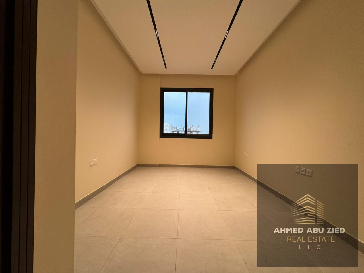 Luxurious and elegant master bedroom, large living room, spacious kitchen, 2 bathrooms, central air conditioning, balcony with open view. First occupa