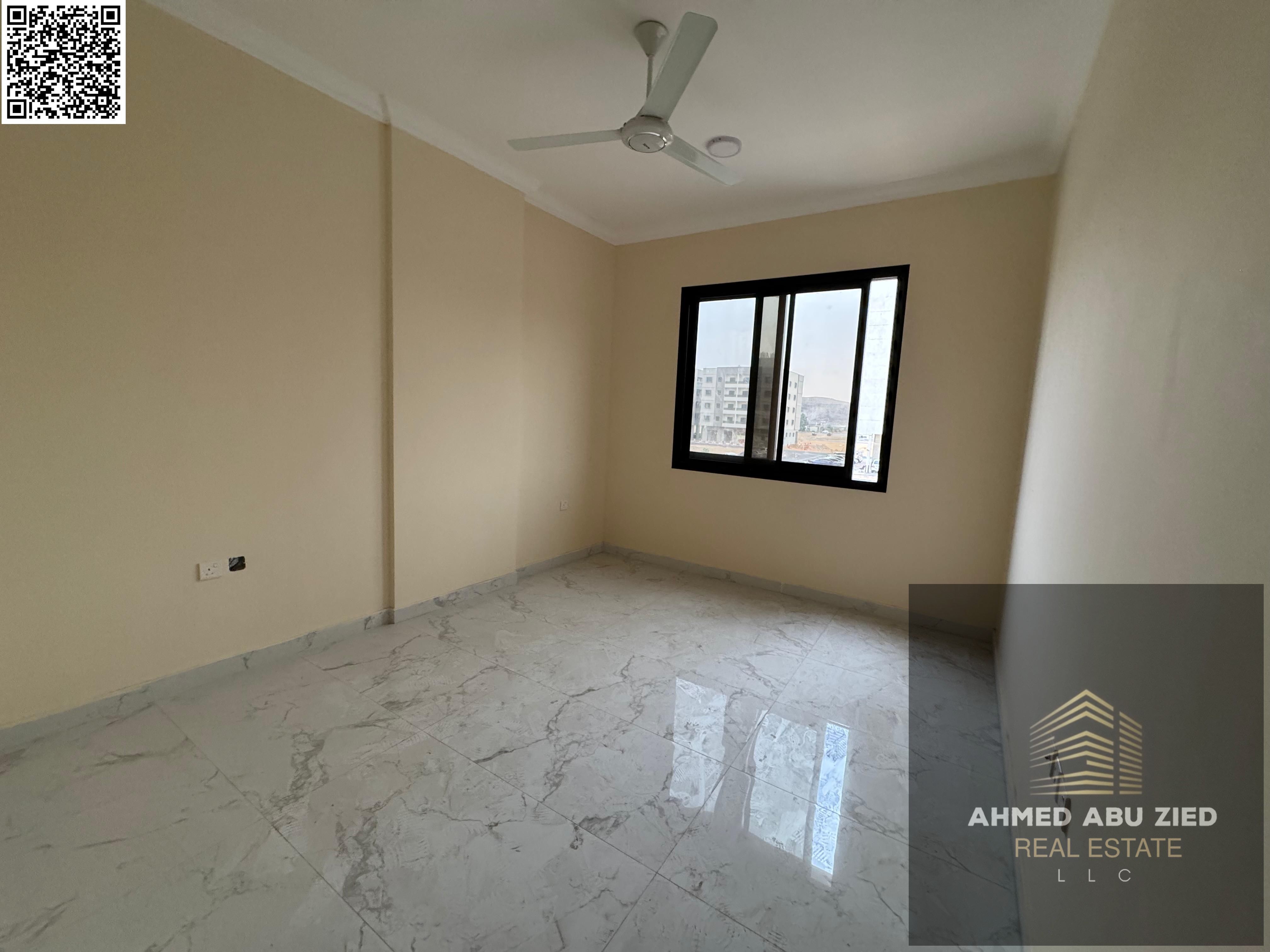 **Luxury First-Time Occupancy – Master Bedroom Apartment with Living Room** Master bedroom with a very spacious kitchen Balcony, central air conditio