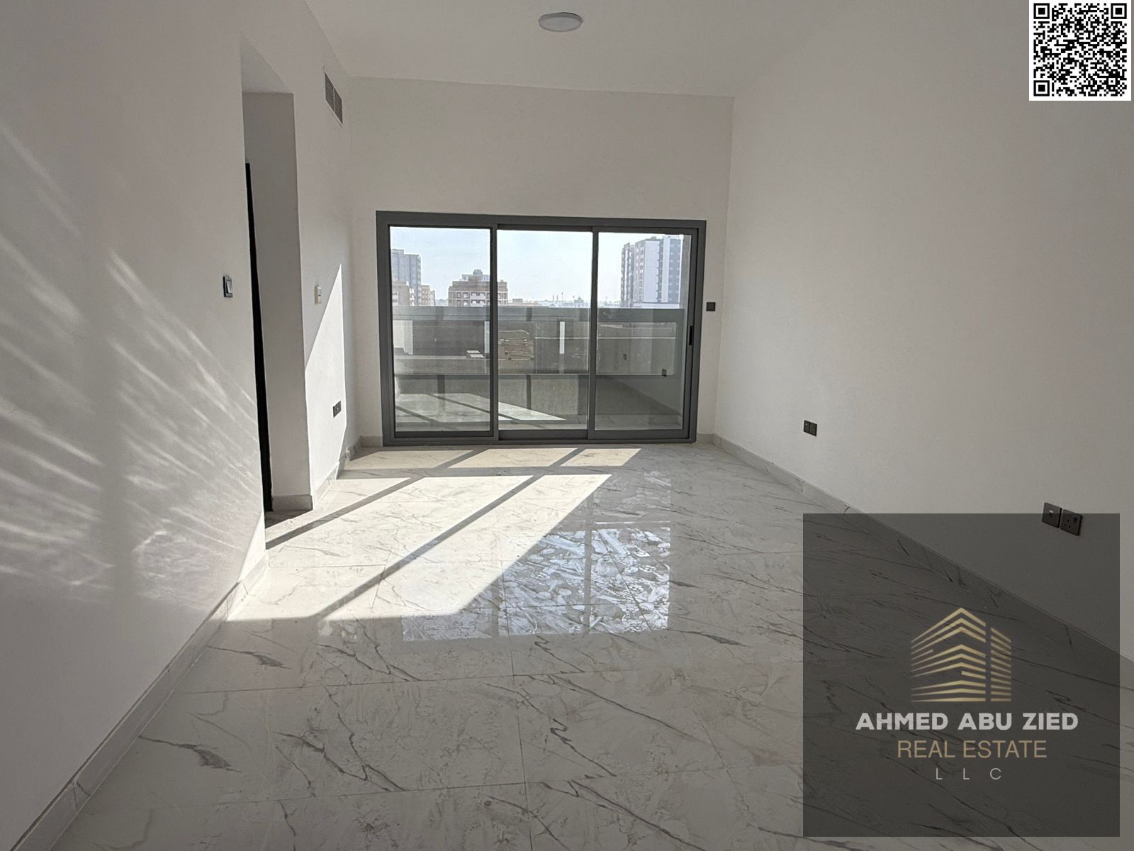 Luxurious and elegant master bedroom, large living room, spacious kitchen, 2 bathrooms, built-in wardrobes, balcony with open views, central air condi