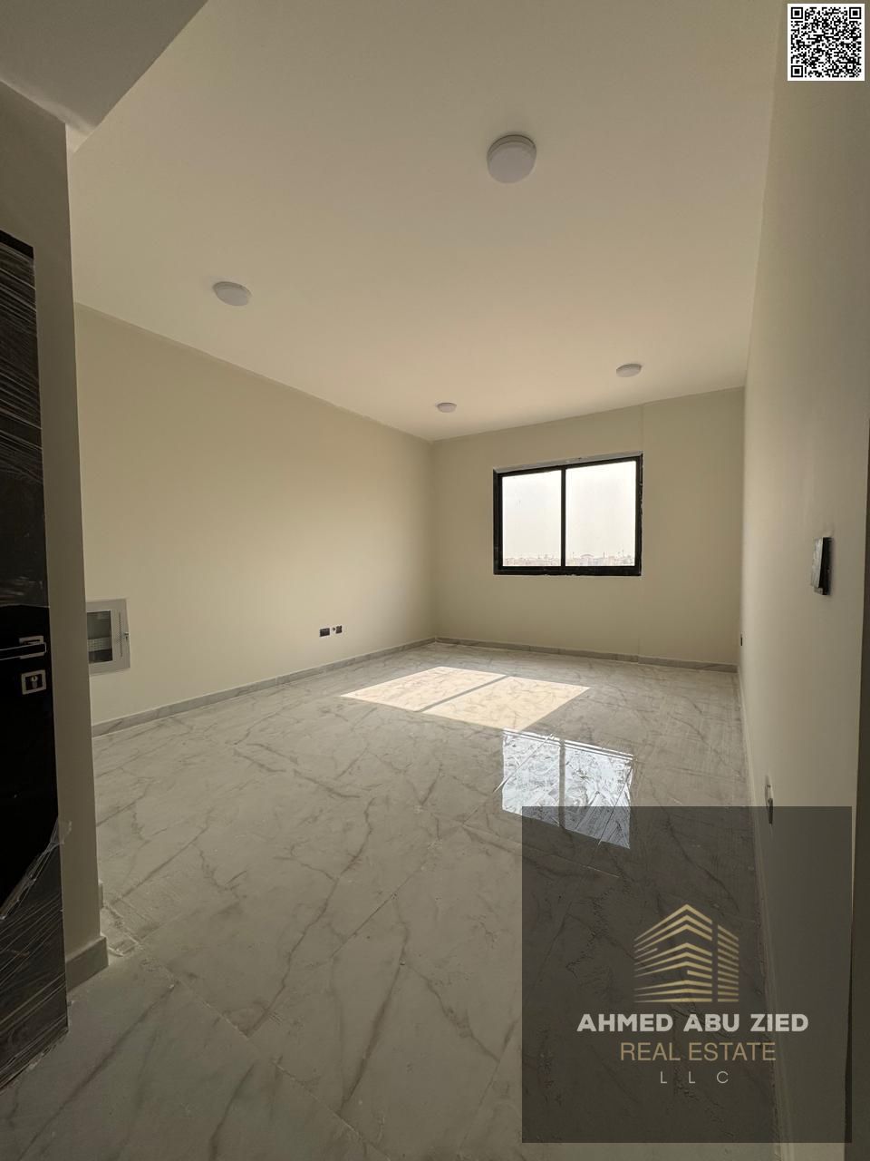 Luxurious and elegant master bedroom, large living room, spacious kitchen, 2 bathrooms, balcony with open view, central air conditioning, payment faci