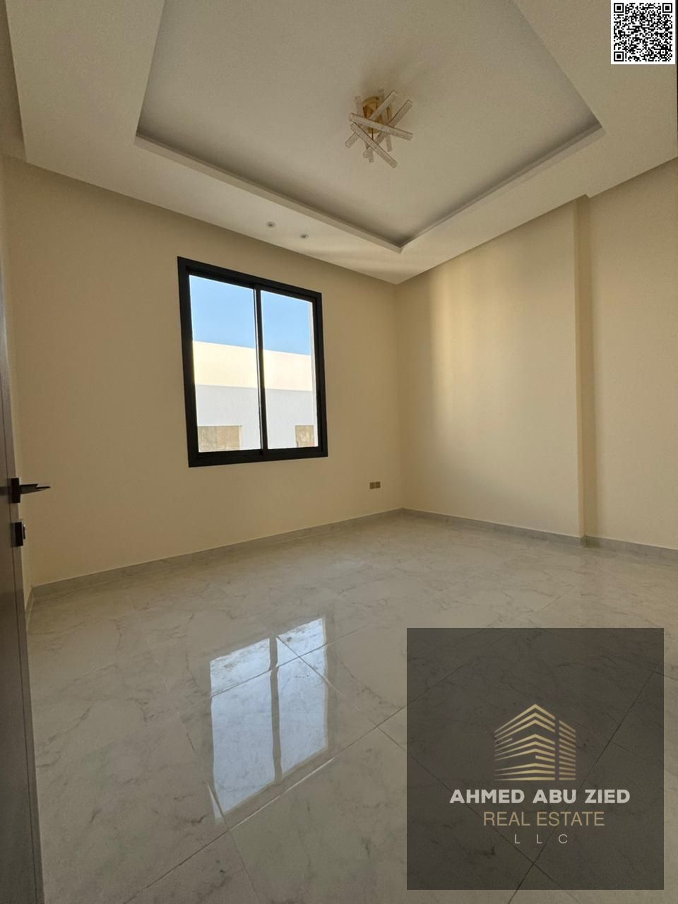 Luxurious and elegant master bedroom, large living room, spacious kitchen, 2 bathrooms, balcony with open view, central air conditioning, hotel-style