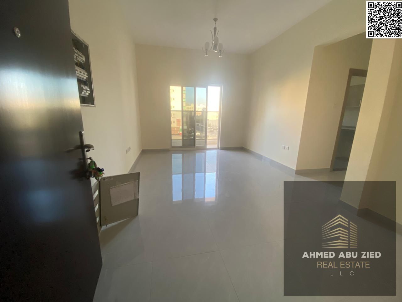 Luxurious and elegant two-bedroom apartment, first occupancy, large living room, spacious kitchen, three bathrooms, balcony with open views, split air