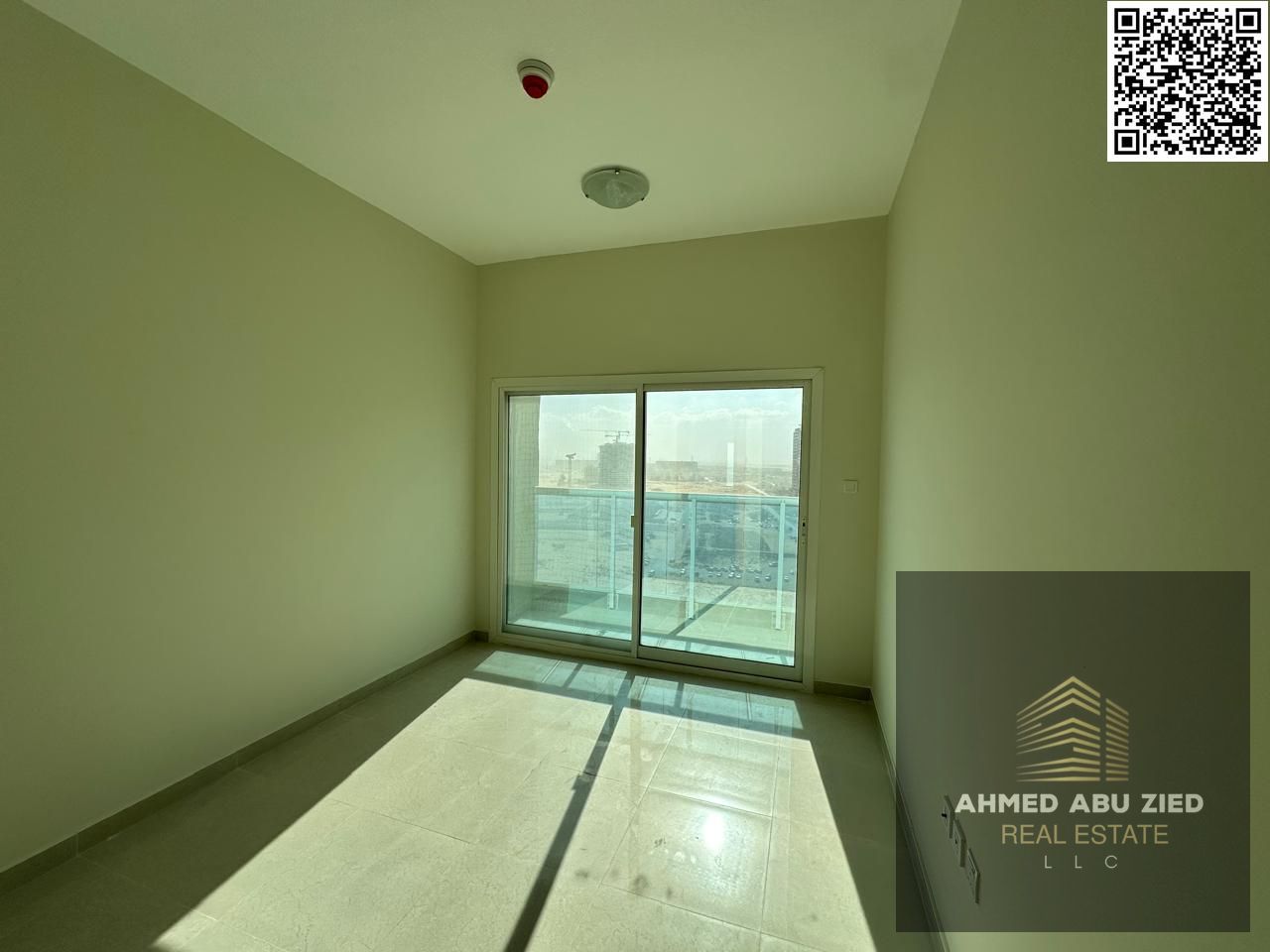 Upscale and luxurious two-bedroom apartment with a large living room, spacious kitchen, two bathrooms, free central air conditioning, free parking, fl