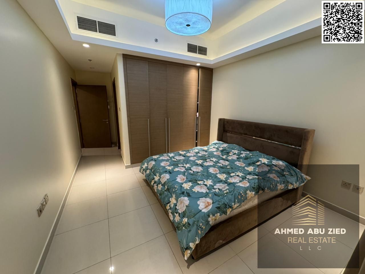 Upscale and luxurious bedroom and large living room, kitchen, two bathrooms, gym and swimming pool, high-end hotel-style finishing, flexible payment o