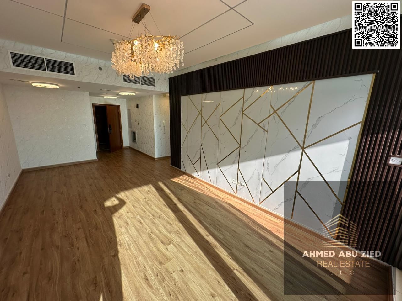 Upscale and luxurious 3-bedroom apartment with a large living room, spacious kitchen, laundry room, maid's room, 5 bathrooms, balcony, sea view, centr