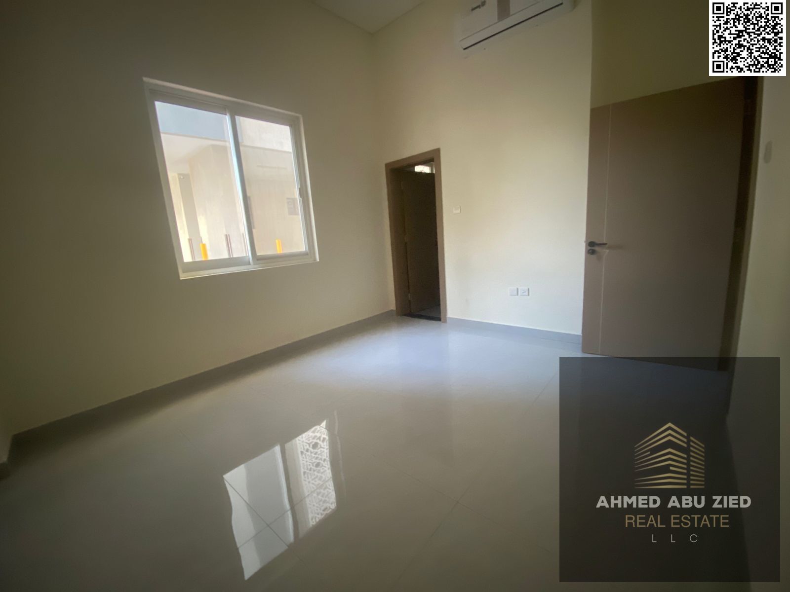 Luxury master bedroom, first occupancy, large living room, spacious kitchen, 2 bathrooms, split air conditioning, payment facilities available, close