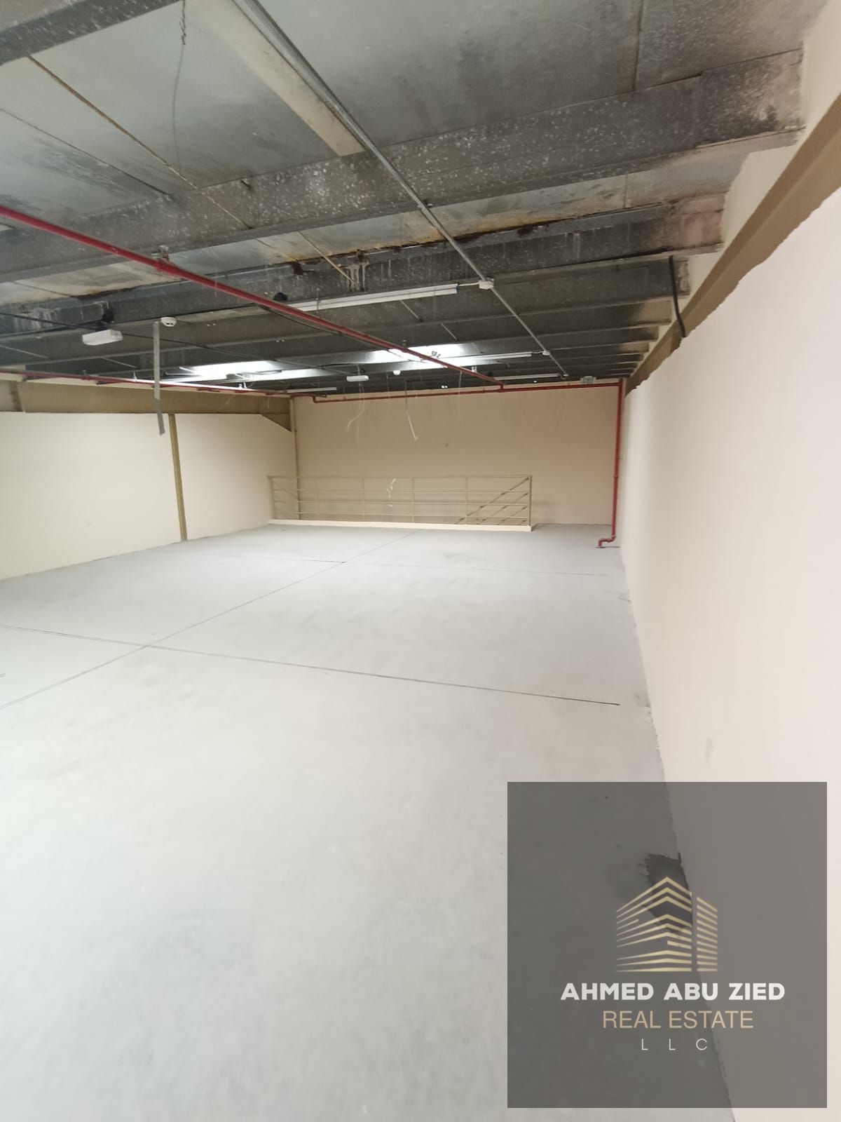 The largest and most spacious 6 warehouses for rent in Al Jurf Industrial Area. Flexible payment options. Located near the Dubai and Sharjah exits. 30