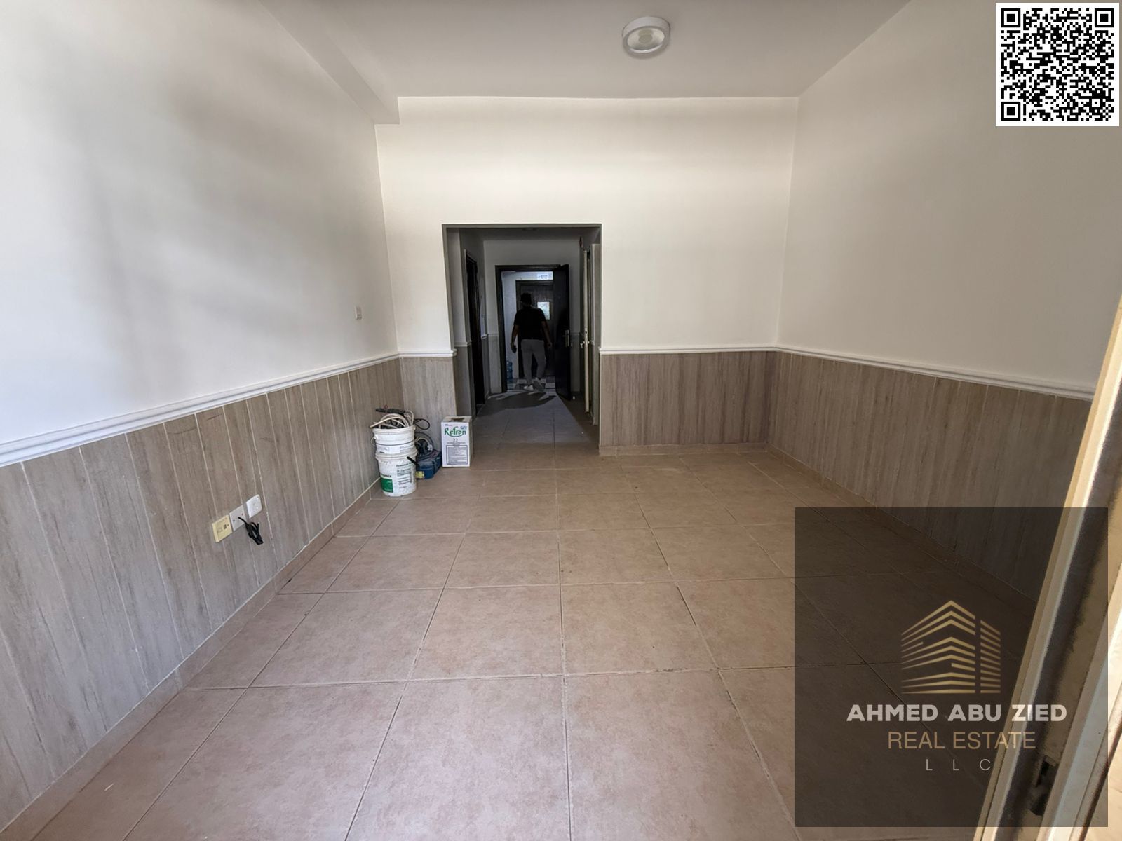 The most beautiful and best master bedroom, large living room, spacious kitchen, split air conditioning, 2 bathrooms, installment payment options, eas