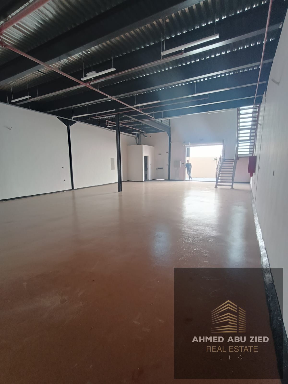 Commercial Warehouse for Annual Rent 4,250 sq ft> in Al Jurf 1 Spacious warehouse suitable for all types of commercial and industrial activities.