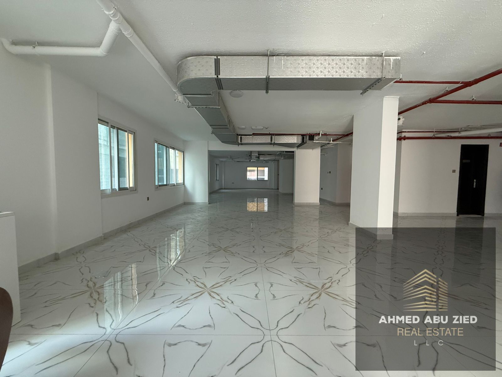Brand New Commercial Floor for Rent – 1,800 sq ft in Al Hamidiya 1 A full commercial floor, first tenant, suitable for all types of business activiti