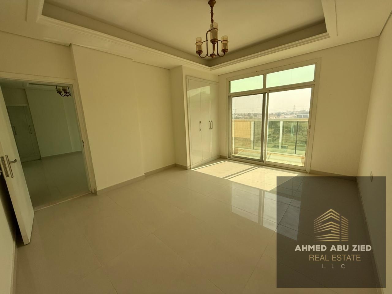 One month free, 3-bedroom apartment with living room 3 bathrooms, spacious hall, built-in wardrobes, and a balcony with an open view. Second tenant.