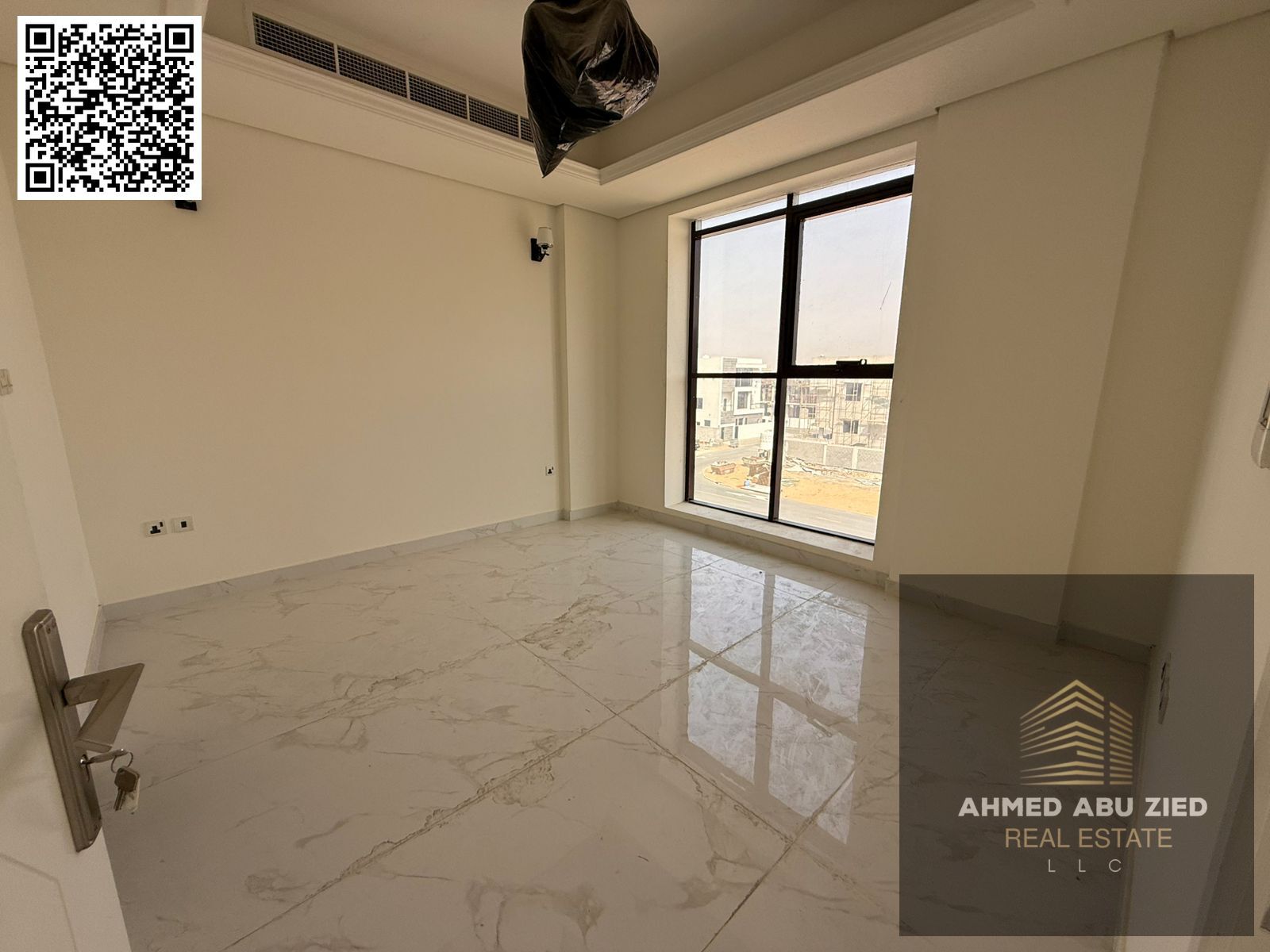 First tenant apartment, Al-Tala 2: 3 bedrooms, living room, majlis, 3 bathrooms, balcony, wardrobes, central air conditioning, one month free, swimmin
