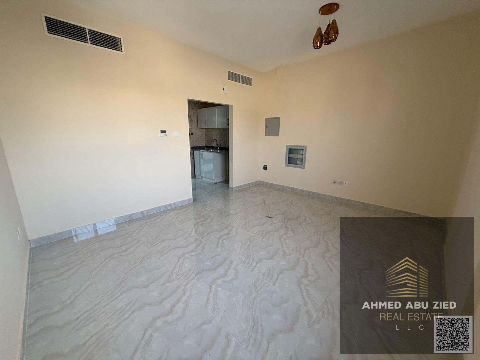 Cheapest and largest studio for annual rent in Ajman, first tenant, central AC, separate kitchen, bright, close to services, easy access Sharjah Dubai