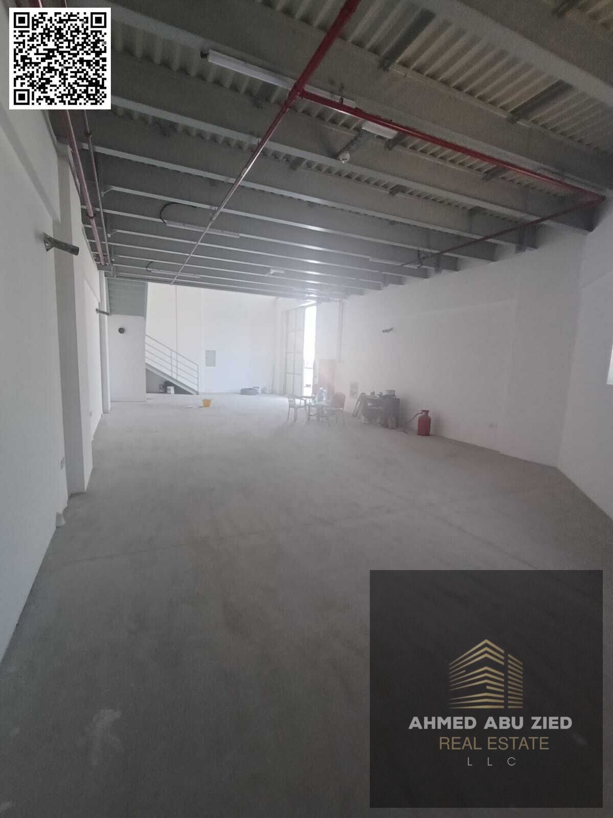 Warehouse in Al Jurf Industrial Area 2, 3000 sq ft, bathroom, 30kW electricity, ready mezzanine, main street near Dubai/Sharjah exit, rent 135k in 4 i