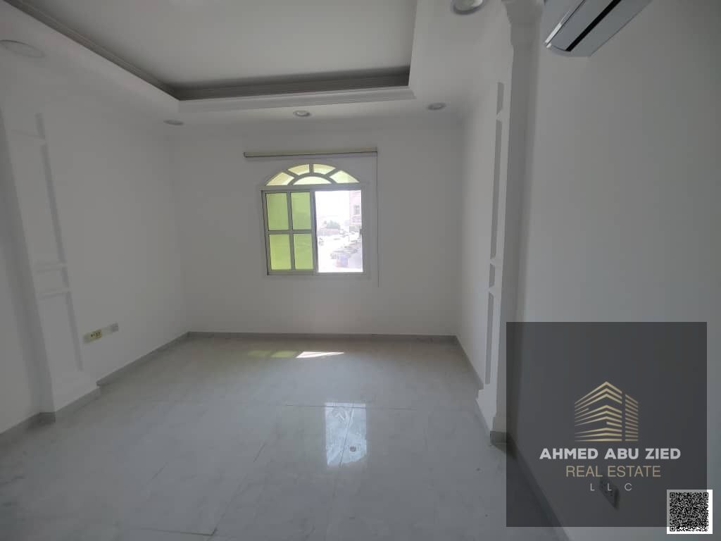 Luxury commercial villa for rent, huge space, 5 bedrooms, 7 bathrooms, majlis, living room, suitable for all commercial activities, near services, eas