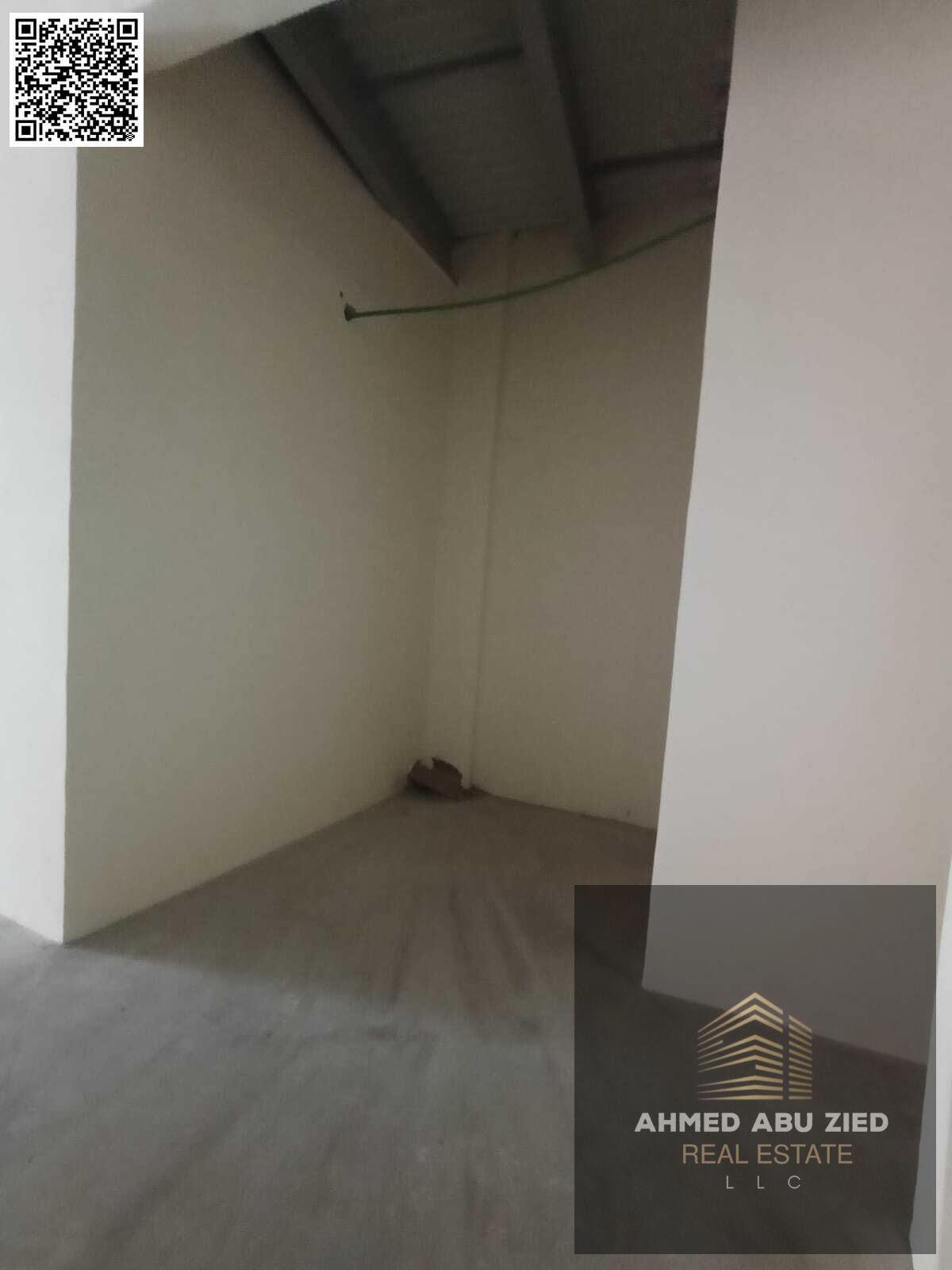 Warehouse for annual rent in Al Jurf Industrial Area 2, main street and close to Sheikh Mohammed Bin Zayed Road, area 4,000 sq ft, bathroom, electrici