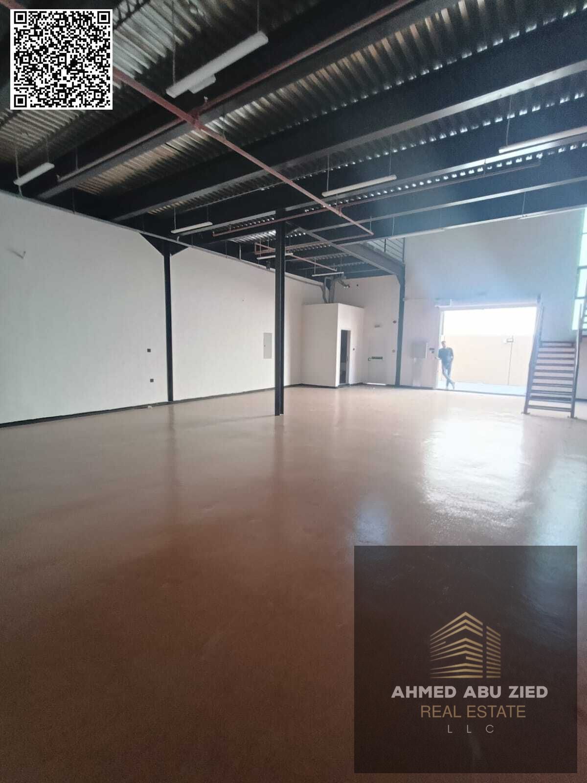 A prime opportunity to rent a spacious annual warehouse in a strategic location in Al Jurf Industrial Area 1, Ajman. The warehouse, which includes a w