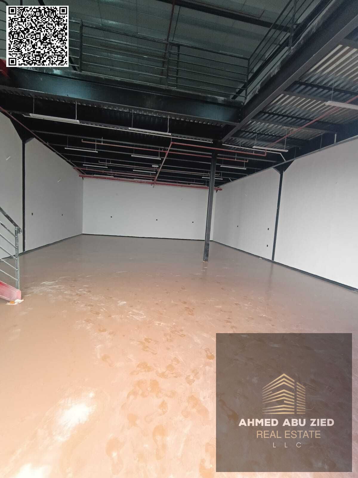 A prime opportunity to rent a spacious annual warehouse in a strategic location in Al Jurf Industrial Area 1, Ajman. The warehouse, which includes a w