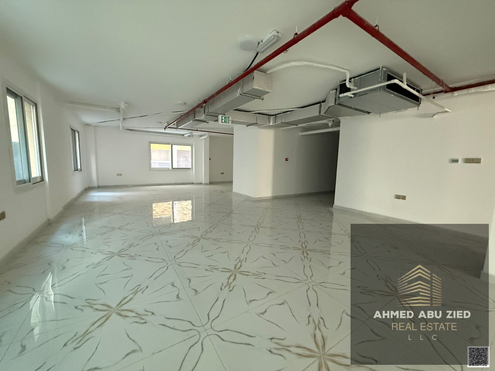 Largest commercial office in Al Mowaihat, 2500 sq ft, lively area, near Sheikh Mohammed Bin Zayed Road, close to services, easy access to Dubai.