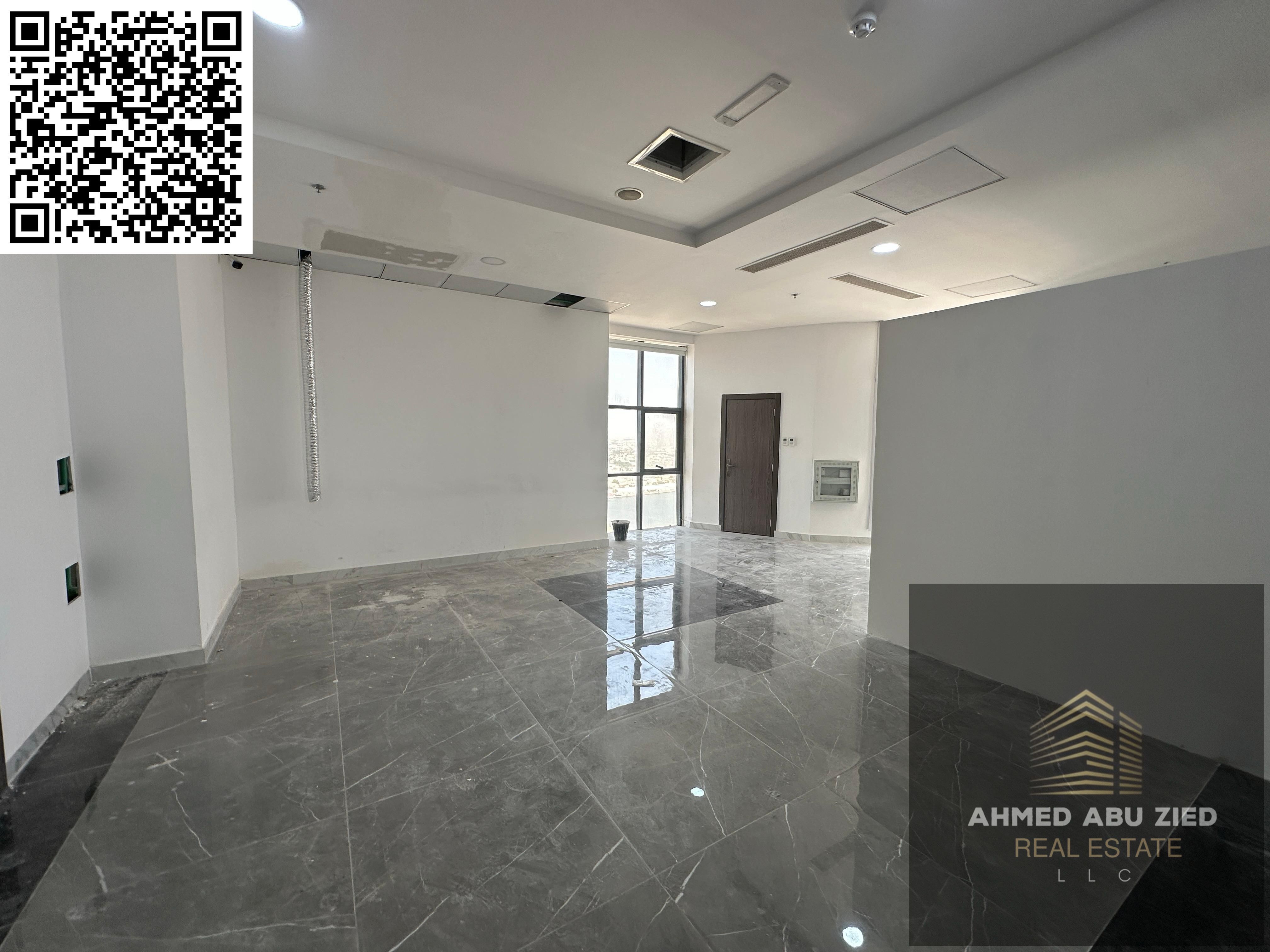 Luxury full-floor office for annual rent in Al Rashidiya, Ajman – 5000 sq. ft with creek view, parking, gym, and pool, ideal for corporate headquarter