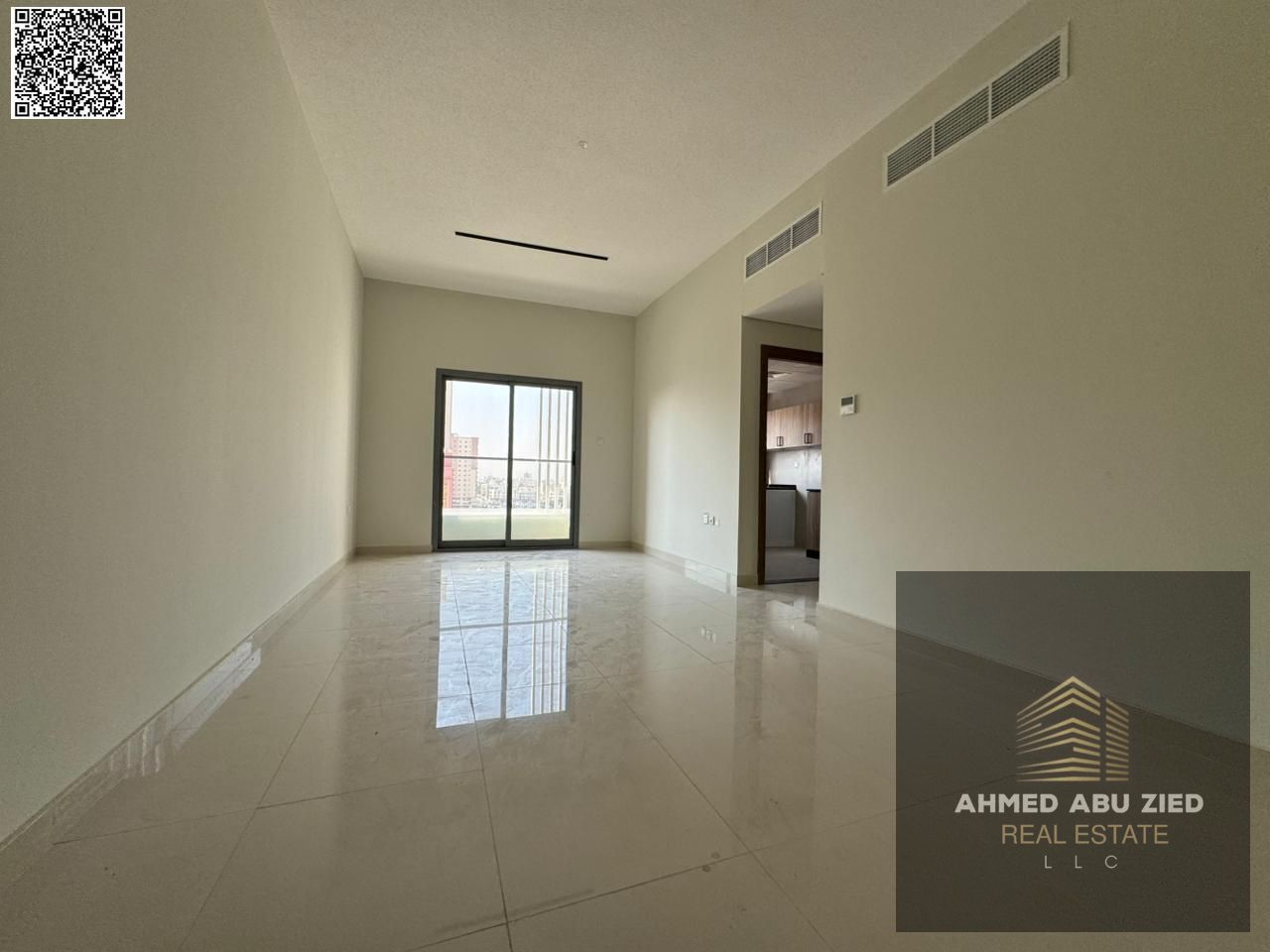 Two-bedroom apartment for annual rent in Al Nuaimiya 1, Ajman, living room, balcony, built-in wardrobes, central AC, hotel-style finish, prime locatio