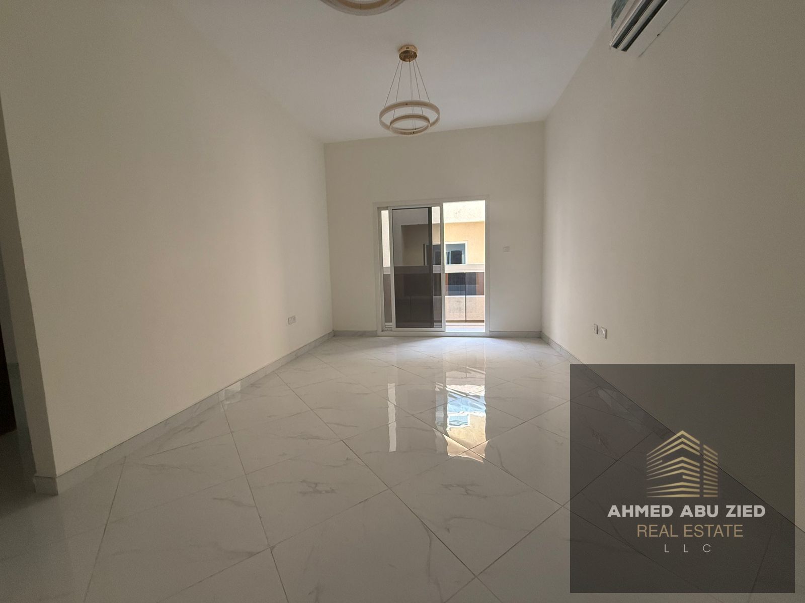 Brand-new first-tenant 1BR + hall in Al Nuaimiya. Master bedroom, 2 baths, central AC, balcony, spacious layout, lively location, excellent finish.