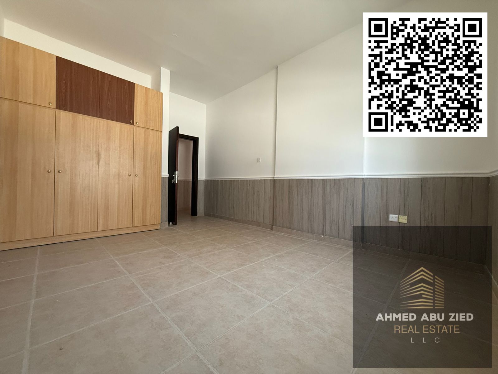 Luxurious and elegant master bedroom and living room | Prime location | 2 bathrooms | Balcony | Built-in wardrobes | Split AC | First occupancy | Open