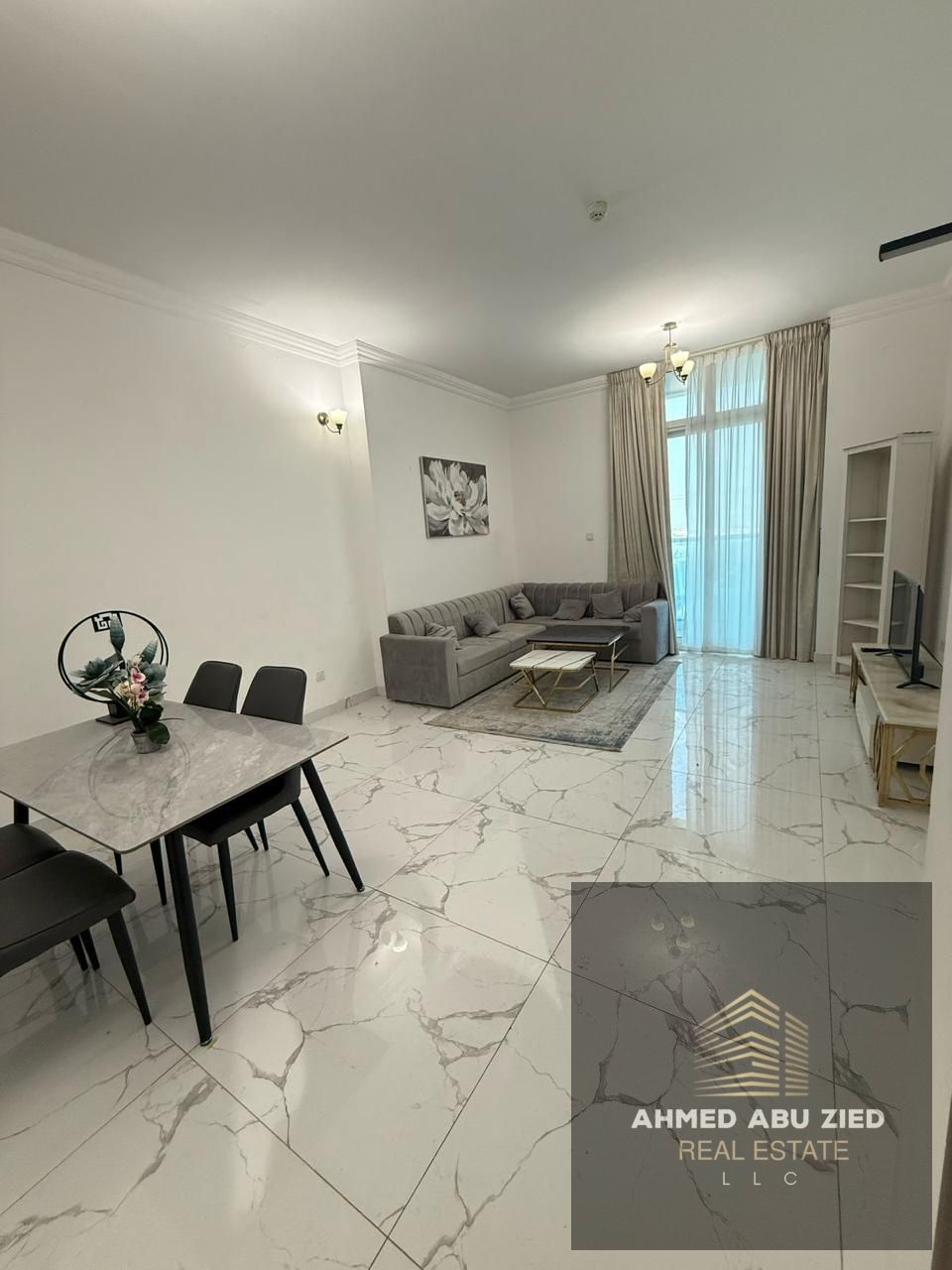 For sale: Two bedrooms and a separate living room, furnished, with gym, swimming pool, and private parking. Ready to move in. Pay the deposit and inst