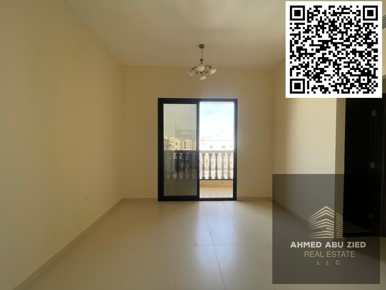 Luxurious and elegant master bedroom and living room | Prime location | 2 bathrooms | Balcony | Central air conditioning | First occupancy | Open view