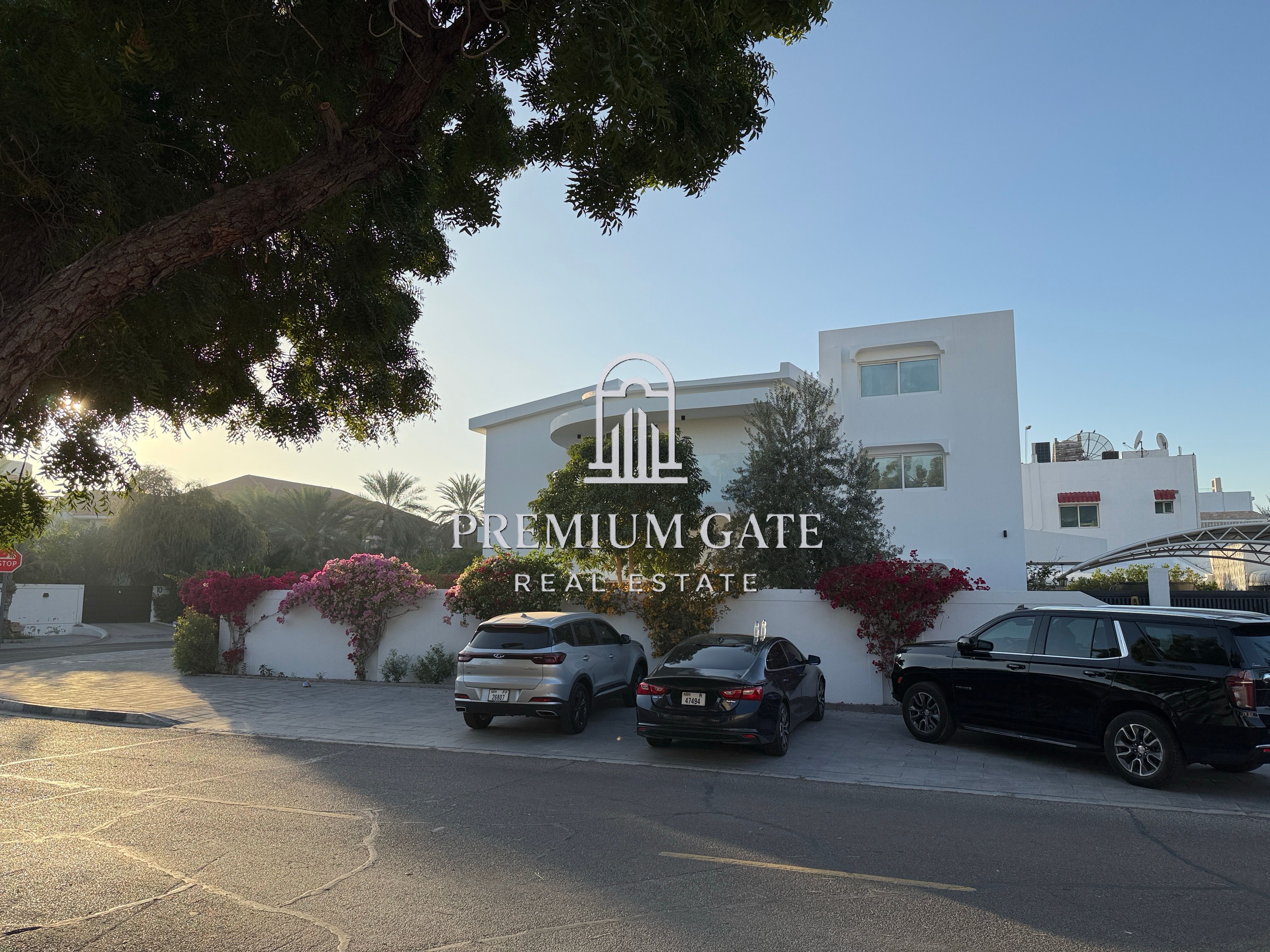 Prime location 5BR | 2 x Kitchen | Maids | Driver