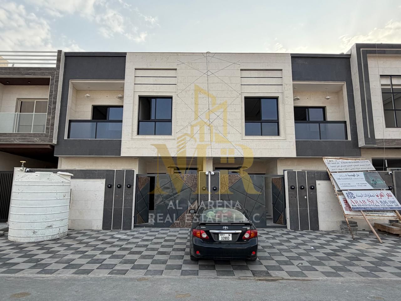 Villa directly from the owner, personal finishing, on a main street, close to all services, freehold ownership for all nationalities and without down