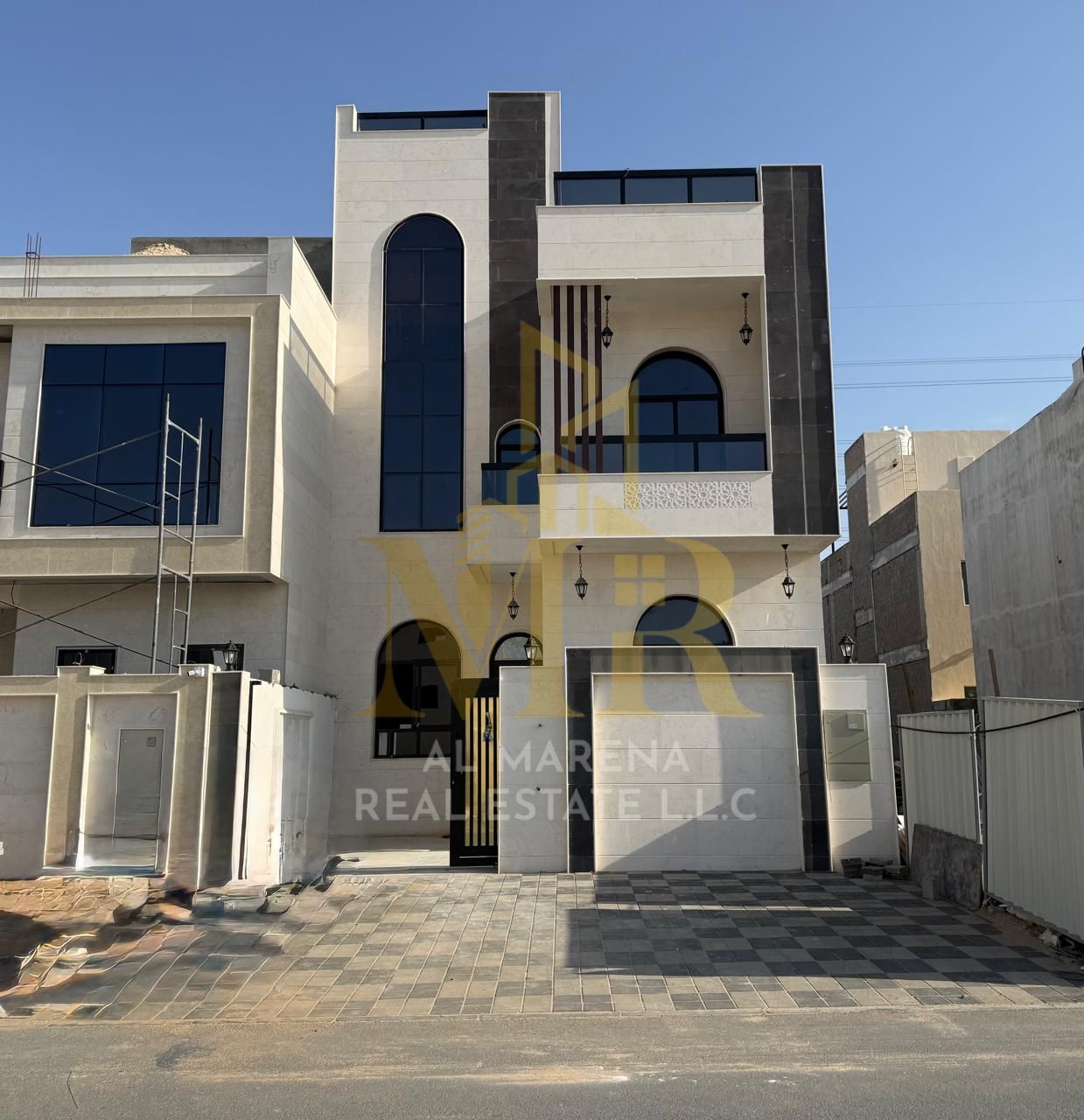 Luxury Villa in Al Helio 1, Two Floors + Roof, 1800 sq ft Plot, 5 Master Bedrooms, Majlis and Living Room, Modern Kitchen – AED 1,280,000 (Negotiable,