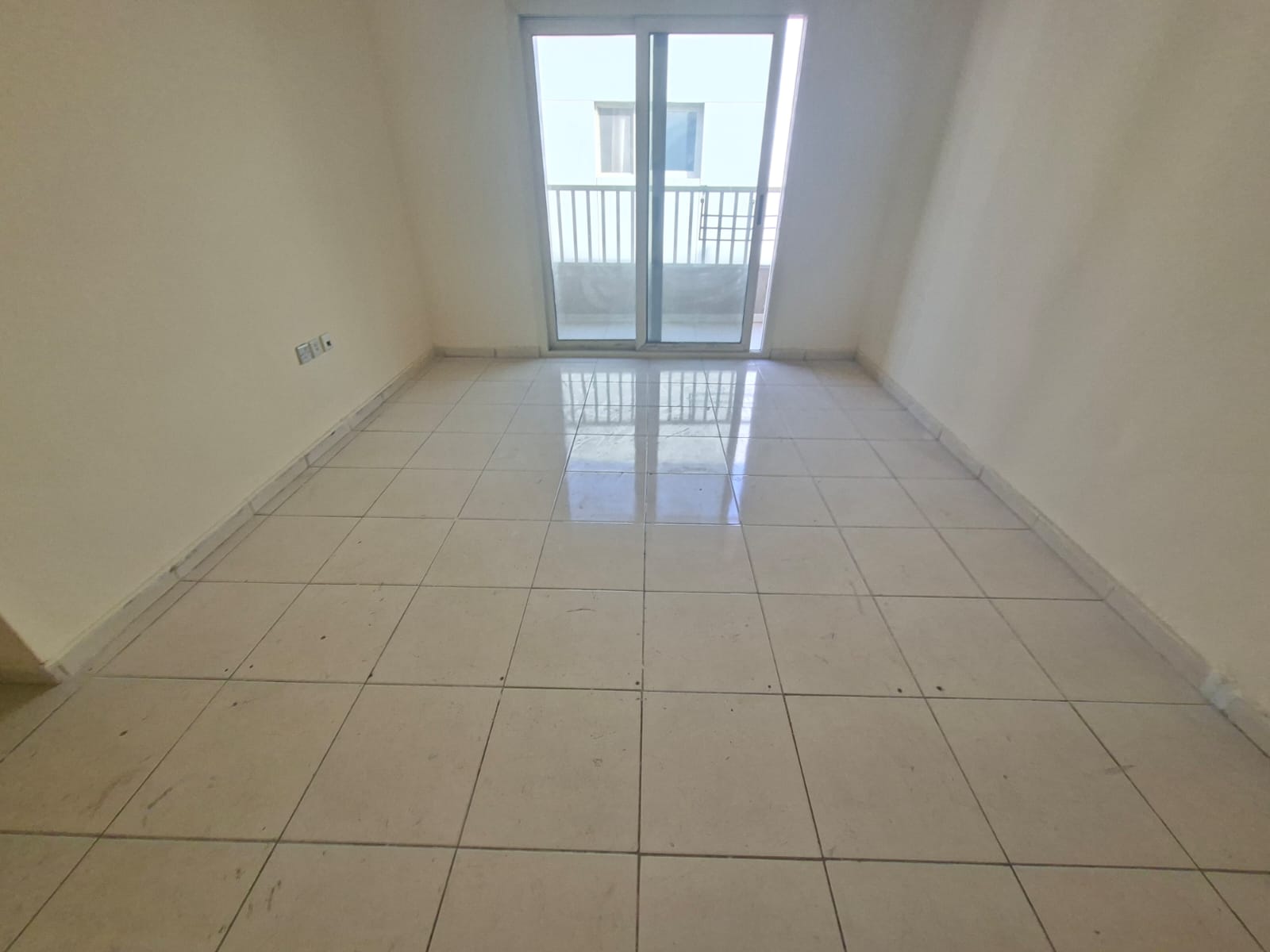 For bachlr Like brand new building Muwaileh Commercial sharja 3bhk