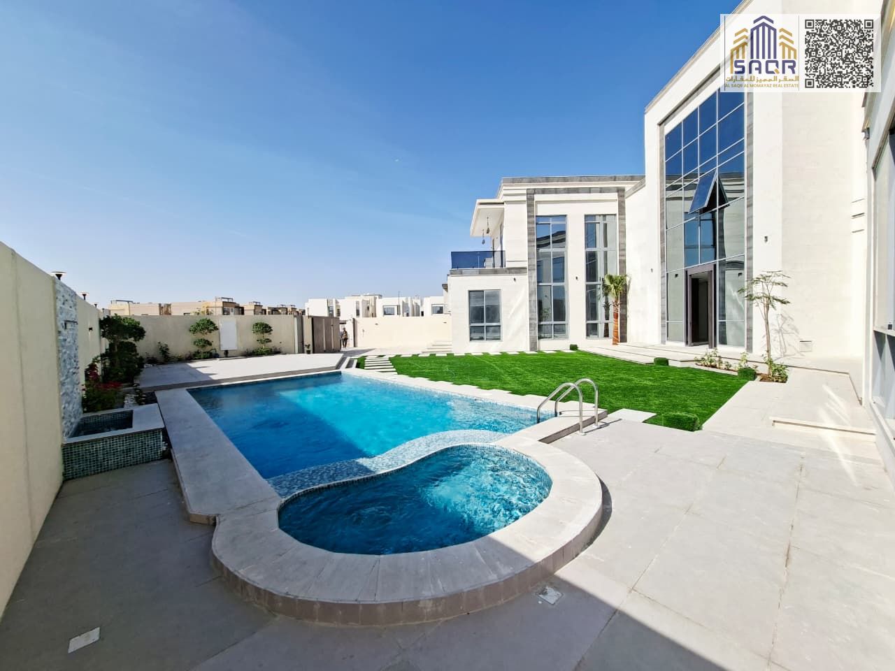 Modern villa with a contemporary design, swimming pool, and elevator / in a prime location, freehold ownership for life
