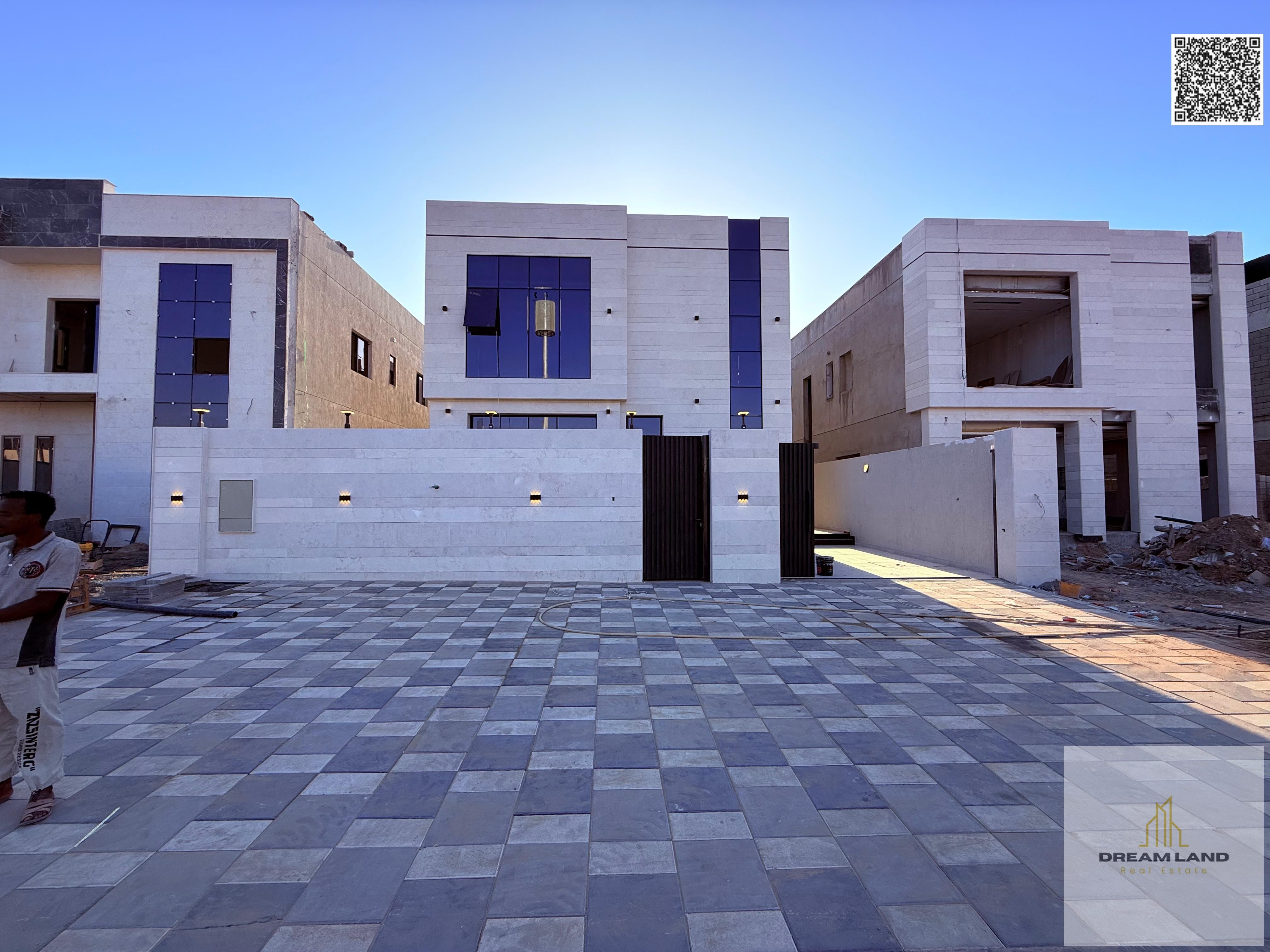 A superb villa, including registration fees, consisting of 4 master bedrooms with built-in wardrobes, is now for sale in a prestigious area.