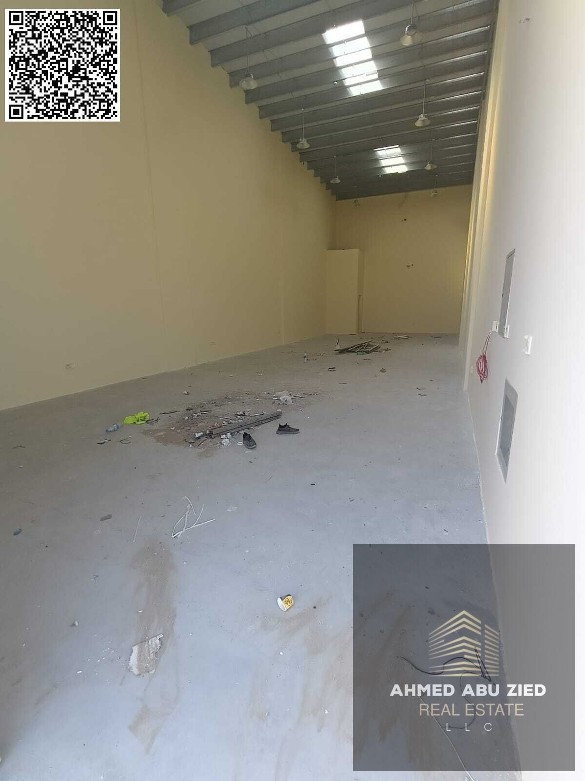 For large projects, a warehouse is available for annual rent in Ajman. It boasts a spacious area suitable for all large businesses and is strategicall