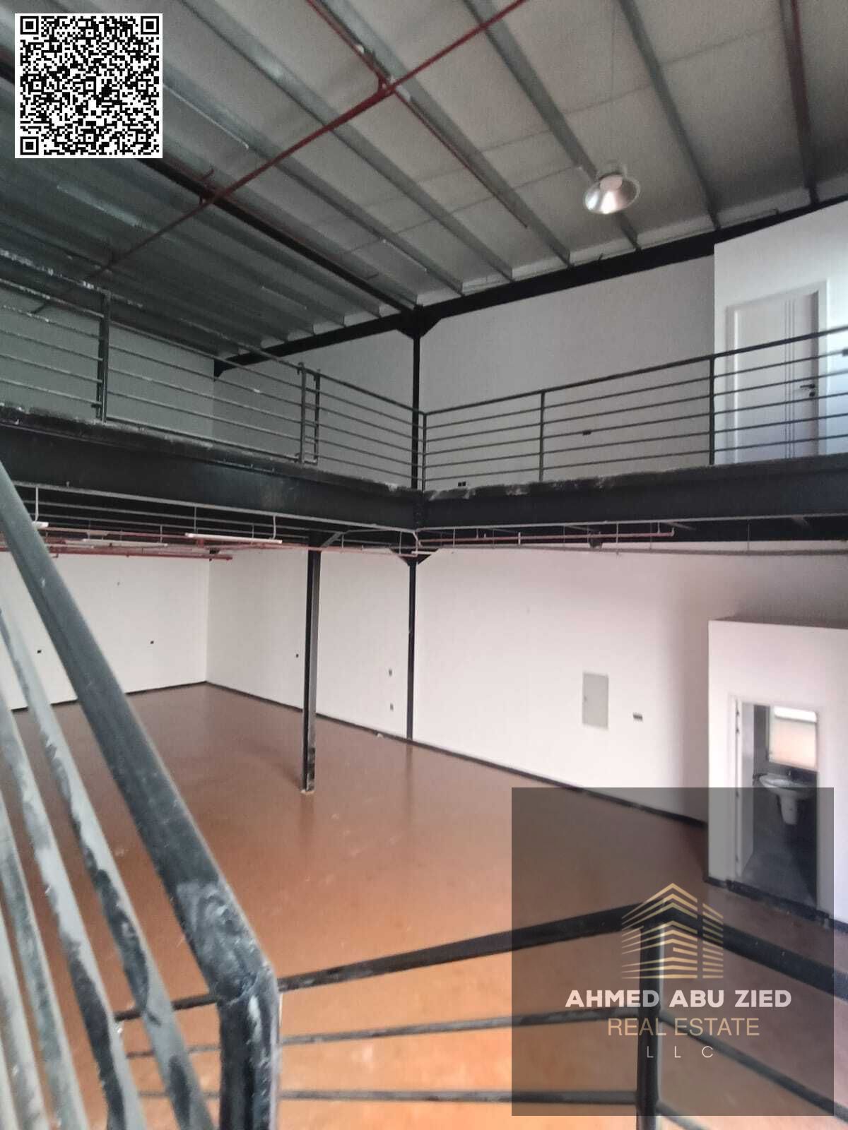 For large projects, a warehouse is available for annual rent in Ajman. It boasts a spacious area suitable for all large businesses and is strategicall