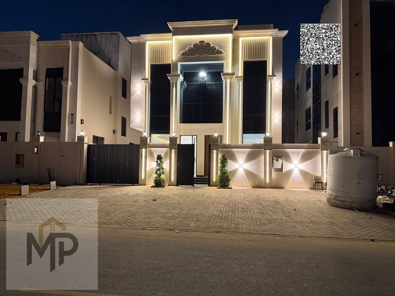 Classic villa for sale in Al Helio area - Ajman, excellent location opposite the mosque, two floors and a roof, including registration and ownership f