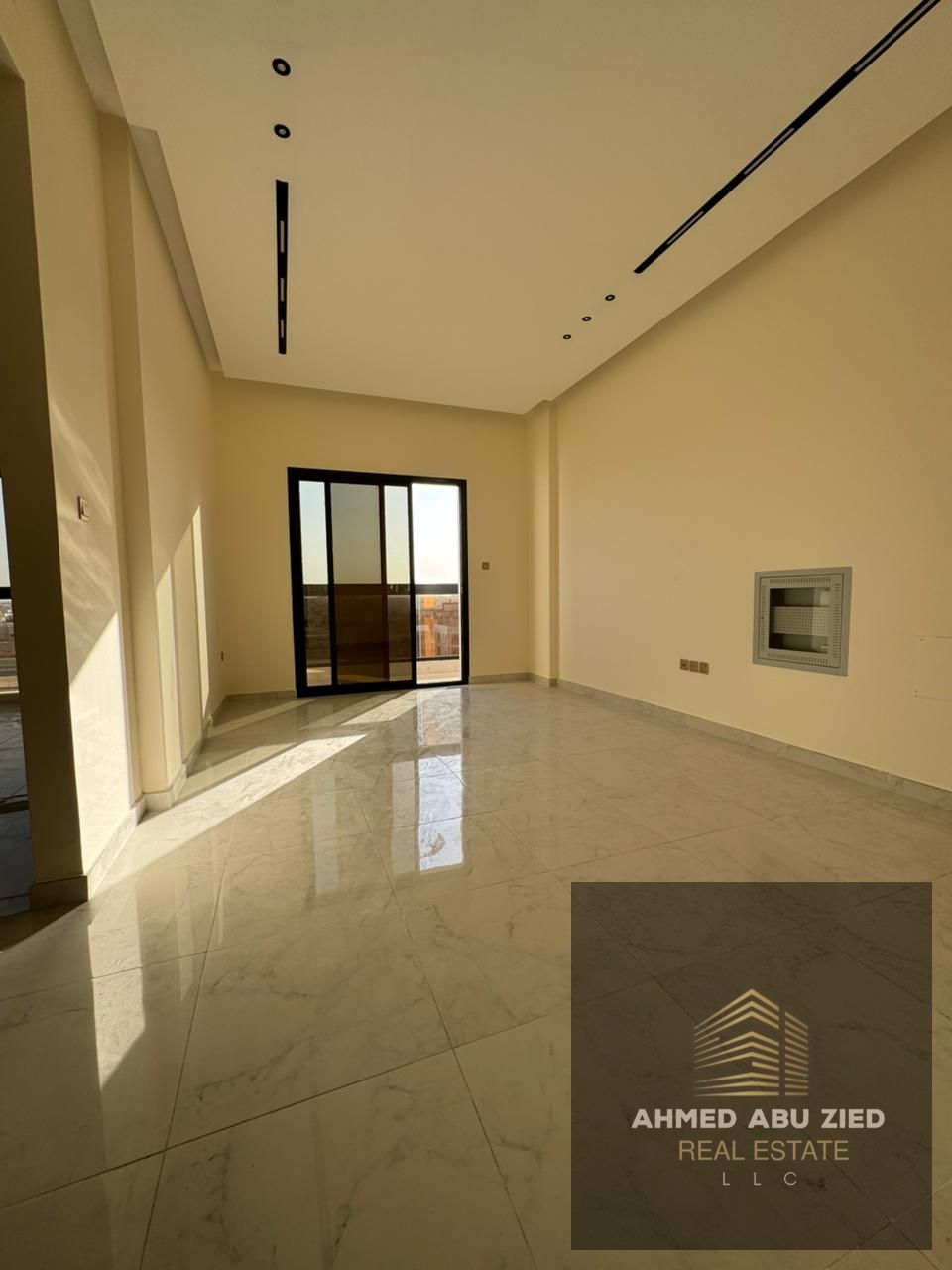 Special opportunity with 1 month free! 2 master bedrooms + living room apartment with a balcony and open view, offering a spacious area of 1,400 sq. f